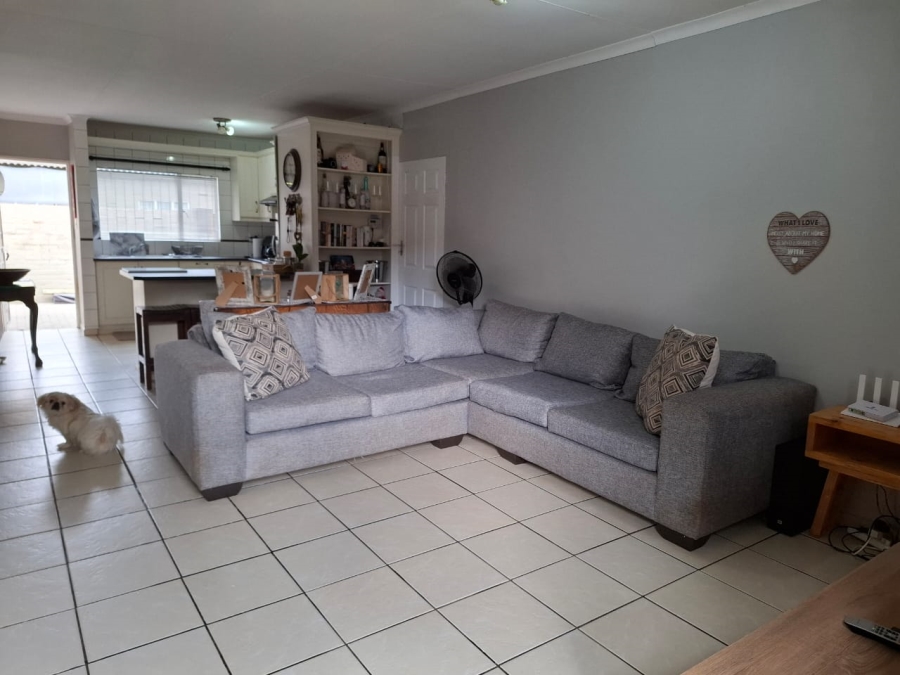 2 Bedroom Property for Sale in Langenhovenpark Free State